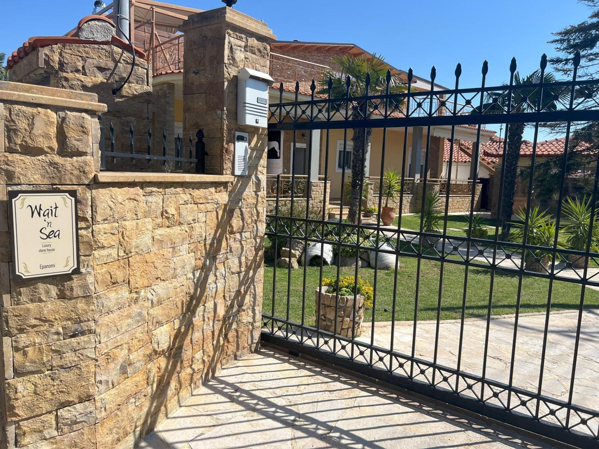 Apartamento Doormat# Wait 'N Sea, Jacuzzi, Luxury Stone House Epanomí Exterior foto